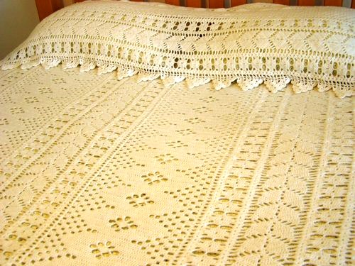 hand_crocheted_white_yarn_bedspread_set_66640814