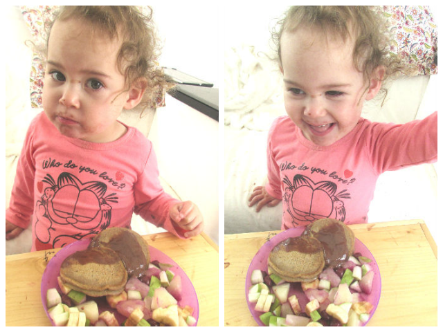 אמה אוכלת פנקייק עם ממרח חרובים וסלט פירות